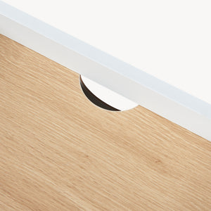 Nachttisch Kuorshare 55x42x37 cm Weiß/Eicheoptik [en.casa]