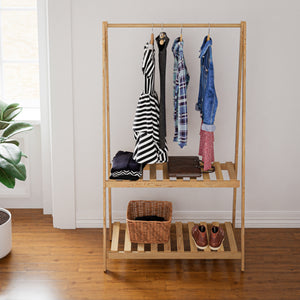 Garderobenständer Ledøje mit 2 Ablagen Kiefernholz in versch. Größen [en.casa]